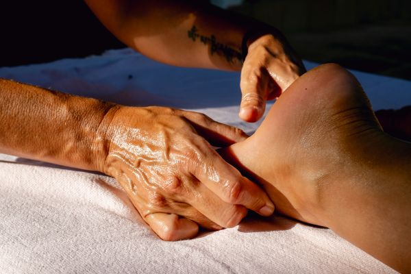 Optimiser votre bien-être avec un massage ayurvédique à Nantes